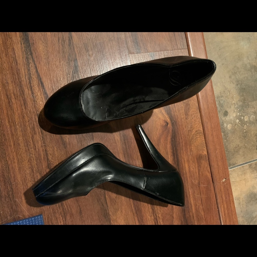 Shoes - Picture 4 of 4